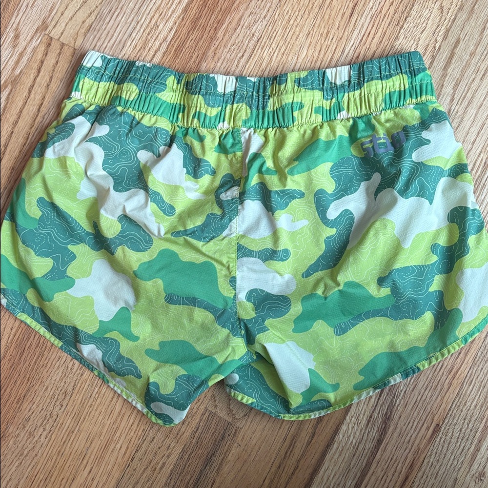Stio small green camo Performance running Shorts - Picture 4 of 6